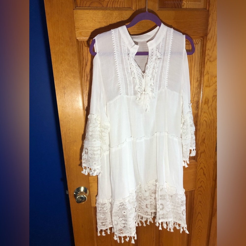 Women’s Bohemian White Dress with Lace & Bell Sleeves, size 6 - Picture 2 of 7